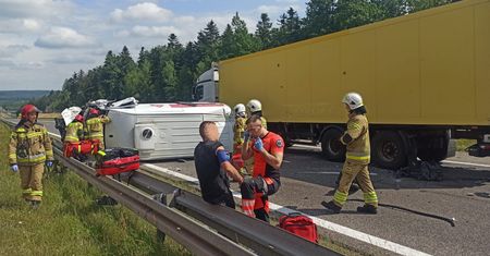 Wypadek na S7. Zderzenie pięciu pojazdów blokuje trasę do Warszawy