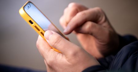 Rewolucyjne smartfony 2025 – TOP 5 nowoczesnych urządzeń