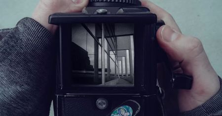 Wzruszający film nagrany przez matówkę Hasselblada pokazuje przemijanie