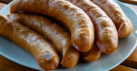 Krzyżówka pełna smakowitych haseł. Co wiesz o parówkach i kiełbaskach?