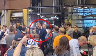 Przyszedł na spotkanie z Tuskiem. Pracownik TVP pożałował