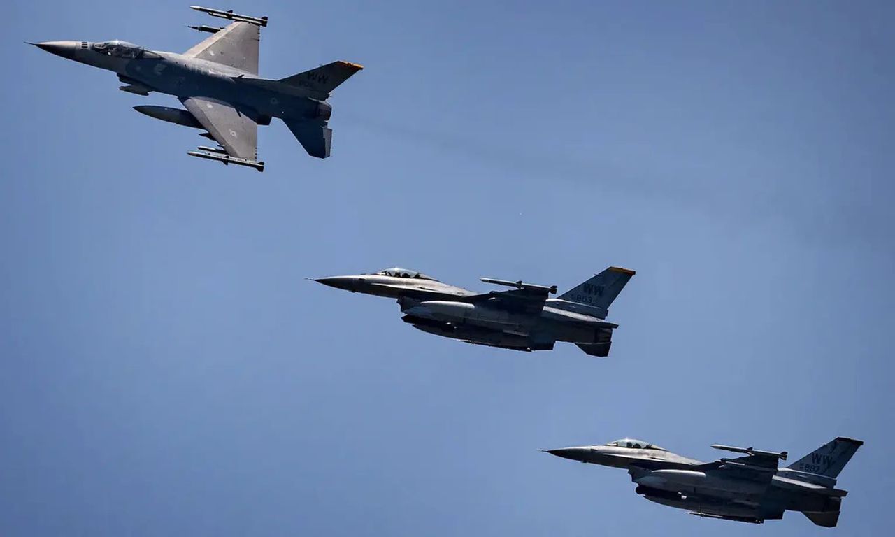 Ukraine's game-changer: F-16 jets with AIM-120 missiles poised to outmaneuver Russian aviation