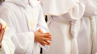 Pierwsza Komunia Święta w PRL-u. Białe sukienki, skromne przyjęcie