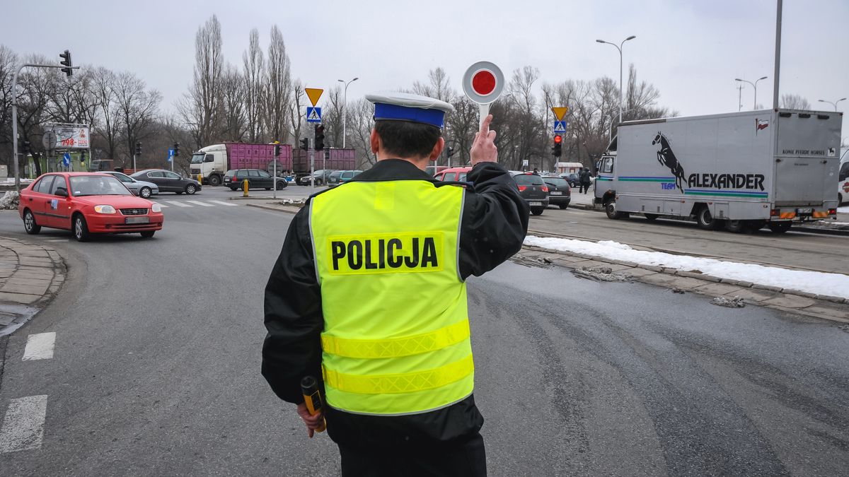 Policja policjant drogówka lizak