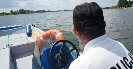Zachłysnął się wodą podczas kąpieli. Nie żyje. Dramat nad Rogoźnikiem