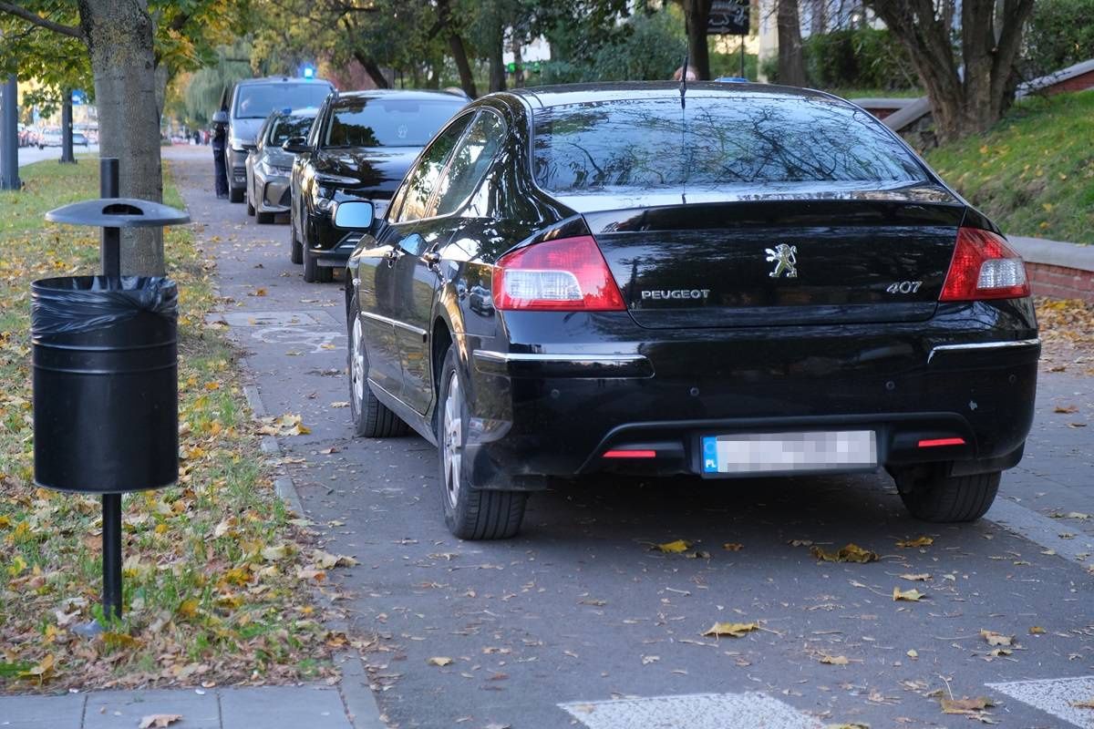 Policjanci interweniujący do zabójstwa kobiety w mieszkaniu przy Al. Racławickich