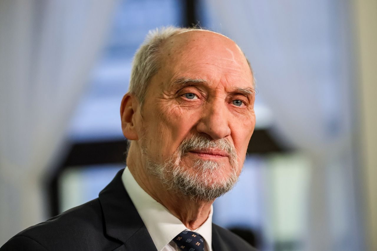 "Propaganda". Macierewicz reaguje na zarzuty