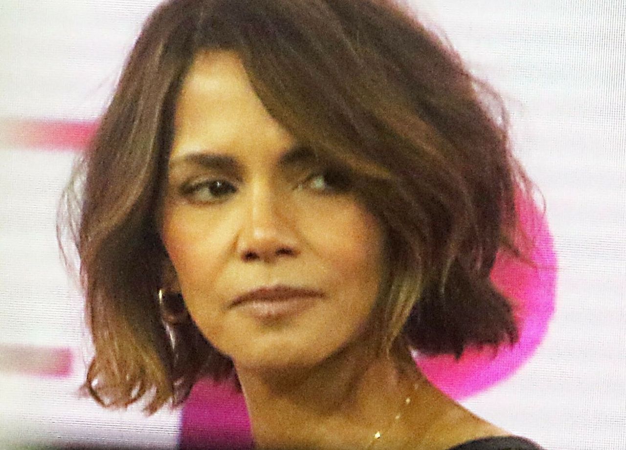 "Myślałam, że mnie to ominie". Halle Berry świętuje wejście w menopauzę