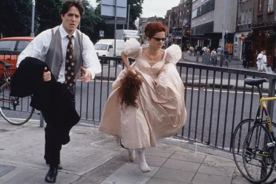 Kadr z filmu "Cztery wesela i pogrzeb"