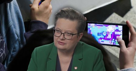Zakaz smartfonów dla uczniów. "Szkoły same chciały"