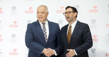 Burza wokół fuzji Orlenu z Lotosem. Prawnicy: udziałów nie można zbyć poza kontrolą polskiej władzy
