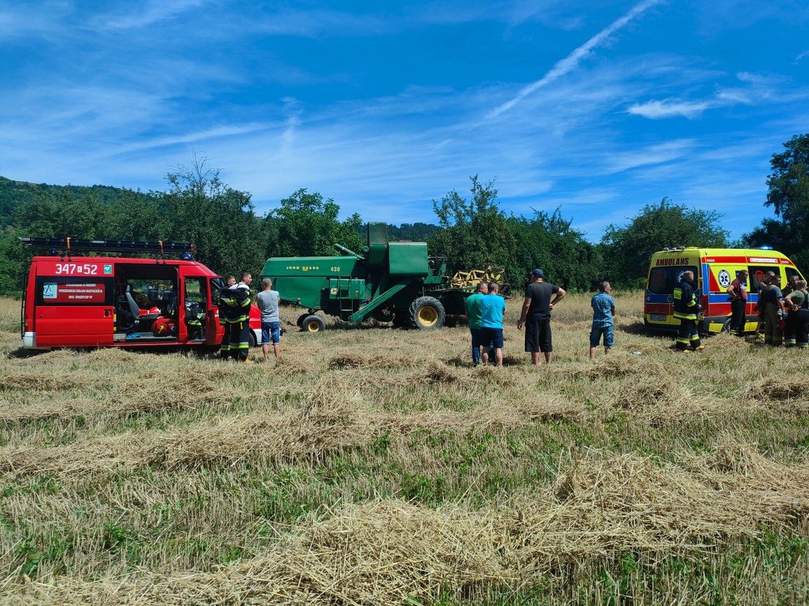 Tragedia na polu. Mężczyzna przejechany przez kombajn