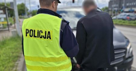 Jechał pijany. W pojeździe była trumna z ciałem