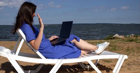 Jadą na "ciche wakacje". Urlop może się skończyć nawet dyscyplinarką