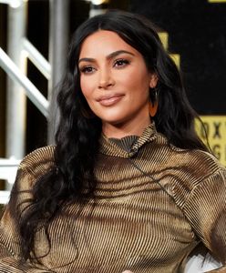 Zakrywa ją jedynie pościel. Kim Kardashian pokazała zdjęcie z łóżka