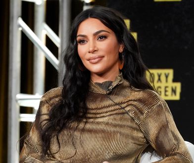 Zakrywa ją jedynie pościel. Kim Kardashian pokazała zdjęcie z łóżka