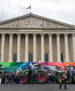 Rolnicy przed parlamentem w Paryżu. Zawieszają protest