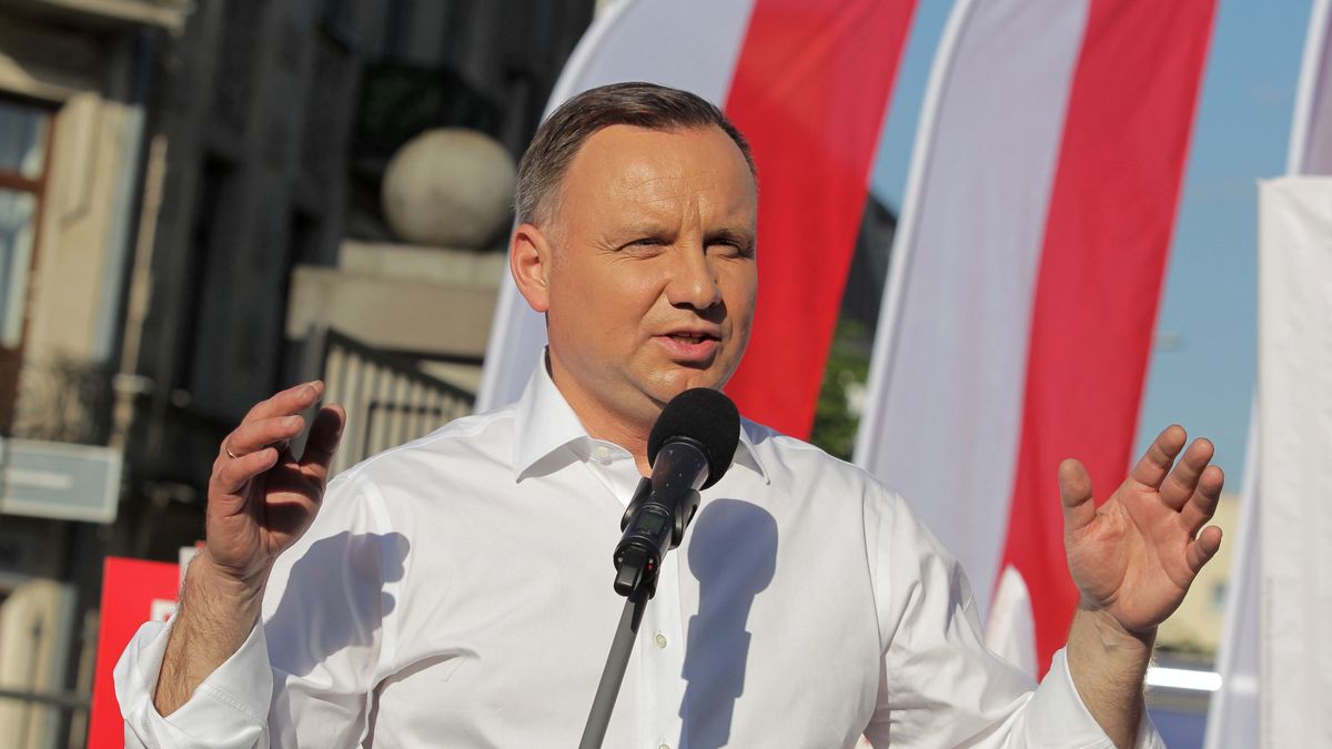 4200 zł łącznie na rękę dodatku solidarnościowego przez trzy miesiące - tyle Andrzej Duda proponuje dla tych, którzy stracili przez kryzys pracę 