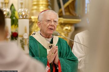 Abp Jędraszewski uderza w polską szkołę. Padły słowa o Hitlerze