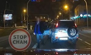 Elegancki "szeryf" nie wytrzymał. Aż wyszedł z auta. Film z Rzeszowa