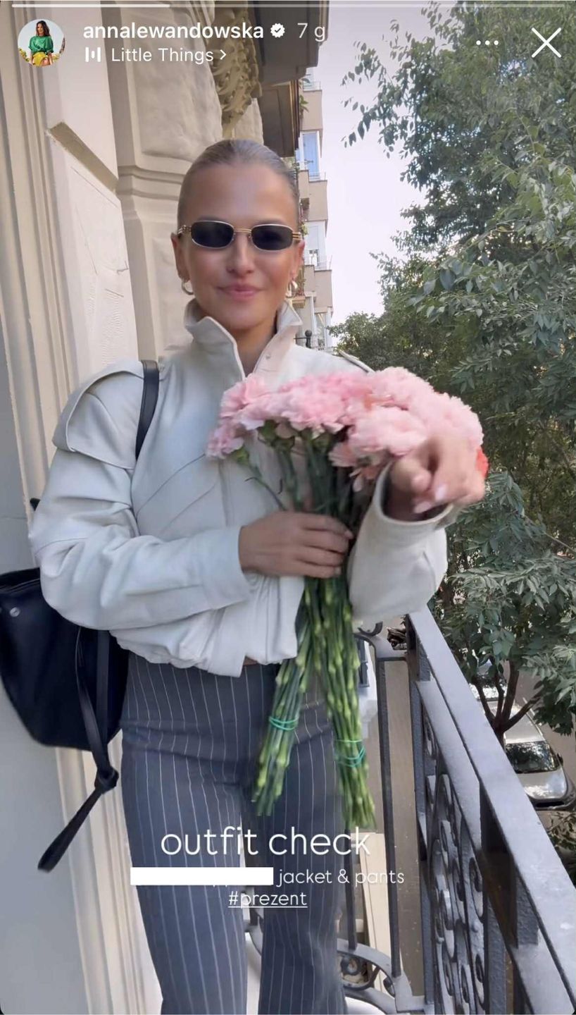 Anna Lewandowska w dzwonach w prążki