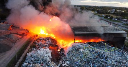 Czarny, gęsty dym nad Piotrkowem Trybunalskim. Alert RCB