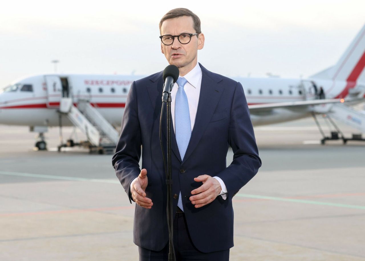 Wniebowzięty. Tak premier Morawiecki latał po Polsce na msze