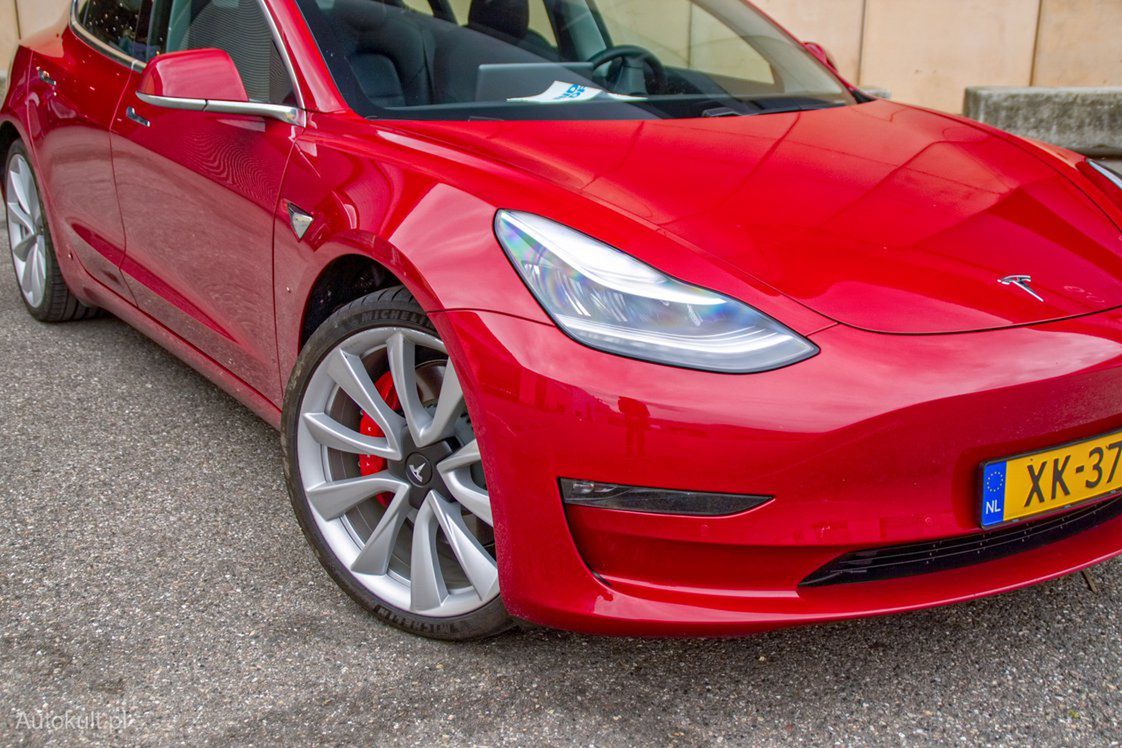 Tesla Model 3 za 216 tys. zł w Polsce. Za te pieniądze trudno o lepsze auto