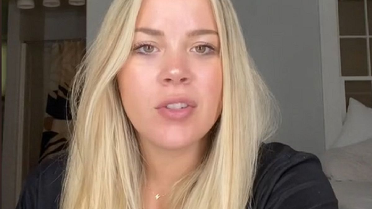 24-latka jest w ciąży i nadal randkuje.