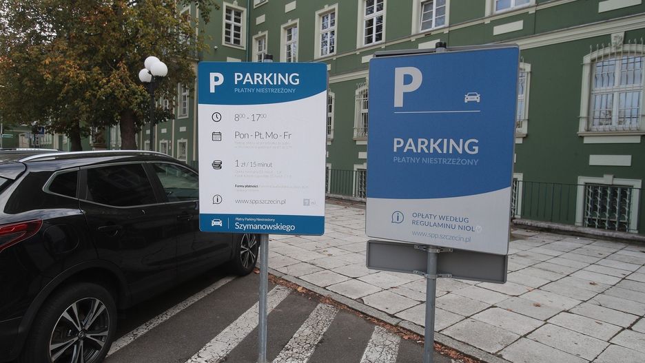 Tablice informacyjne oraz kołnierz parkomatu parkingu rotacyjnego będą wyróżnione kolorem pomarańczowym