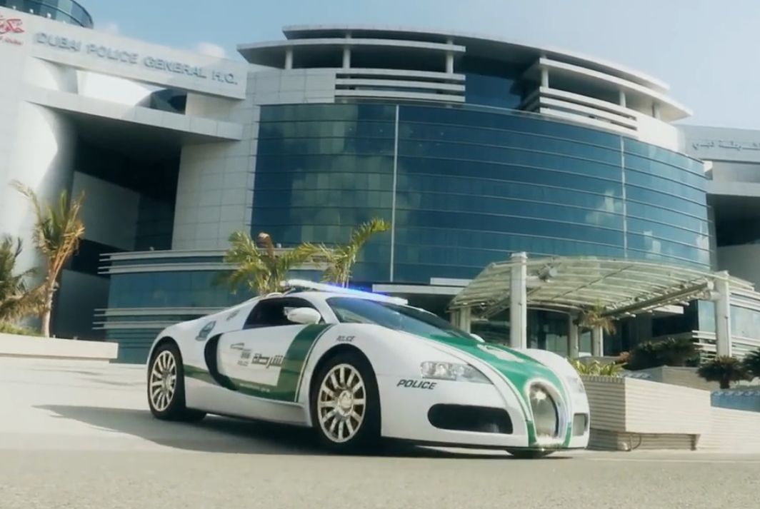 Policyjny Veyron w Dubaju – kropka nad i [wideo]