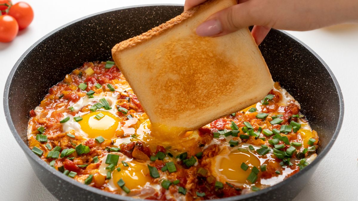 Jajecznica po turecku -  Pyszności