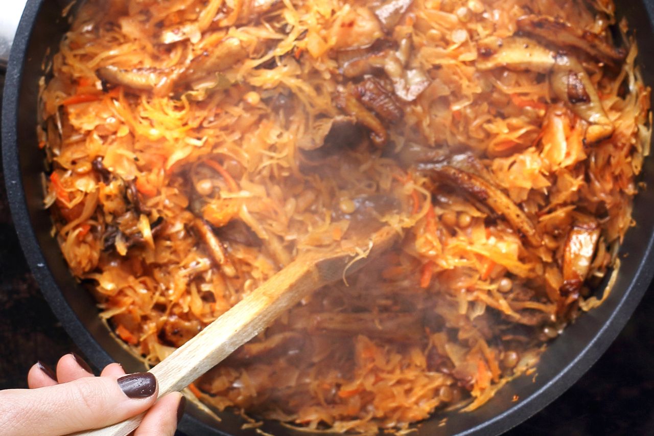 Wlej pół szklanki tego napoju do bigosu. Podkreśli smak tak bardzo, że każdy zapyta o ten dodatek