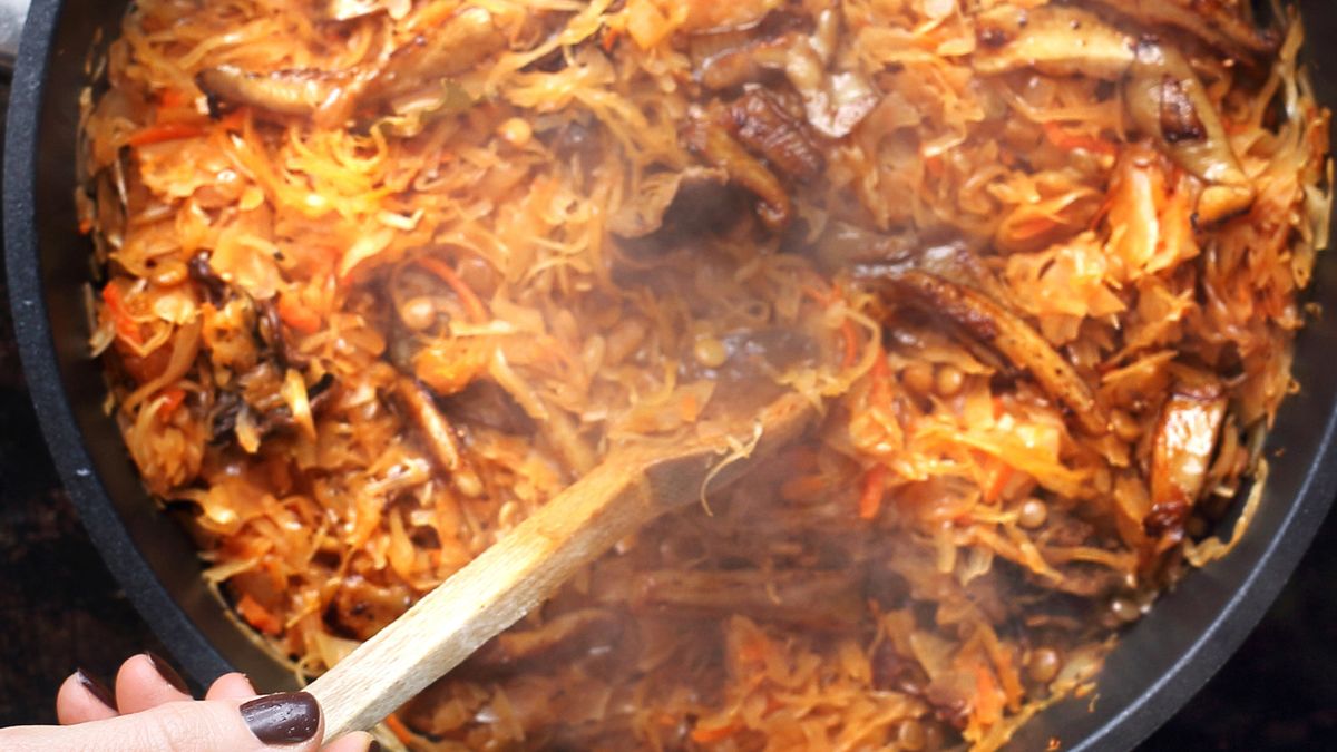 Bigos z dodatkiem czerwonego wina