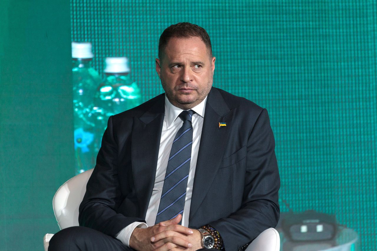 "Nikomu nie postawiono zarzutów". Trwają czynności w domu Jermaka