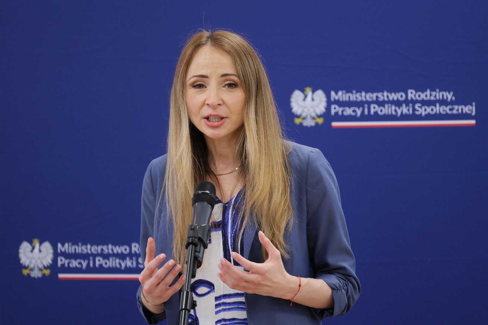 Agnieszka Dziemianowicz-B�k
Pawe� Supernak
Agnieszka Dziemianowicz-B�k, Dziemianowicz B�k, minister, polityk, spotkanie, dzieci, hospitalizowane, urlop, ustawa, portret