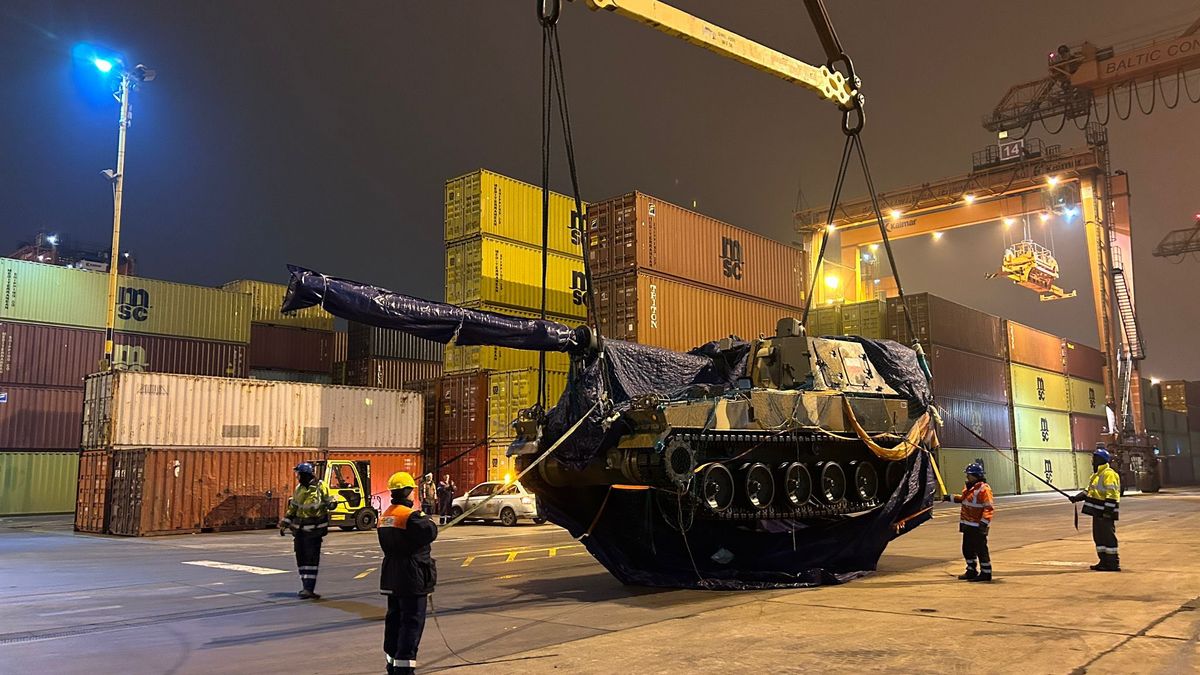 Czołgi K2 w gdyńskim porcie