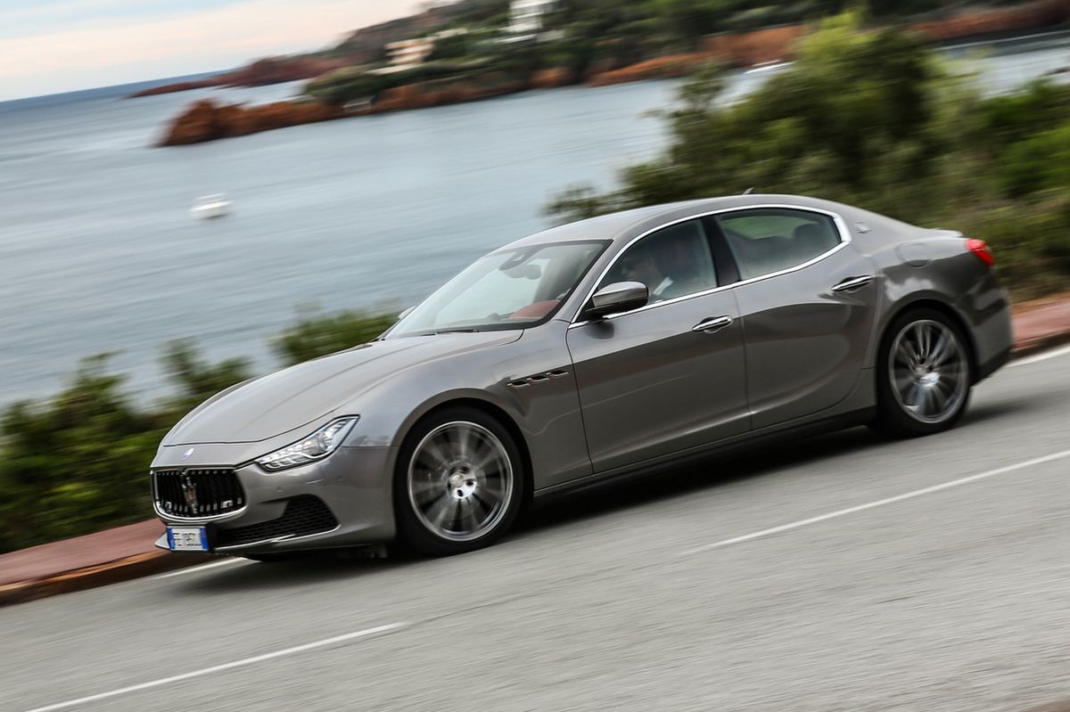 Maserati Ghibli spłonęło na "ekspresówce". Pewnie doszło do samozapłonu