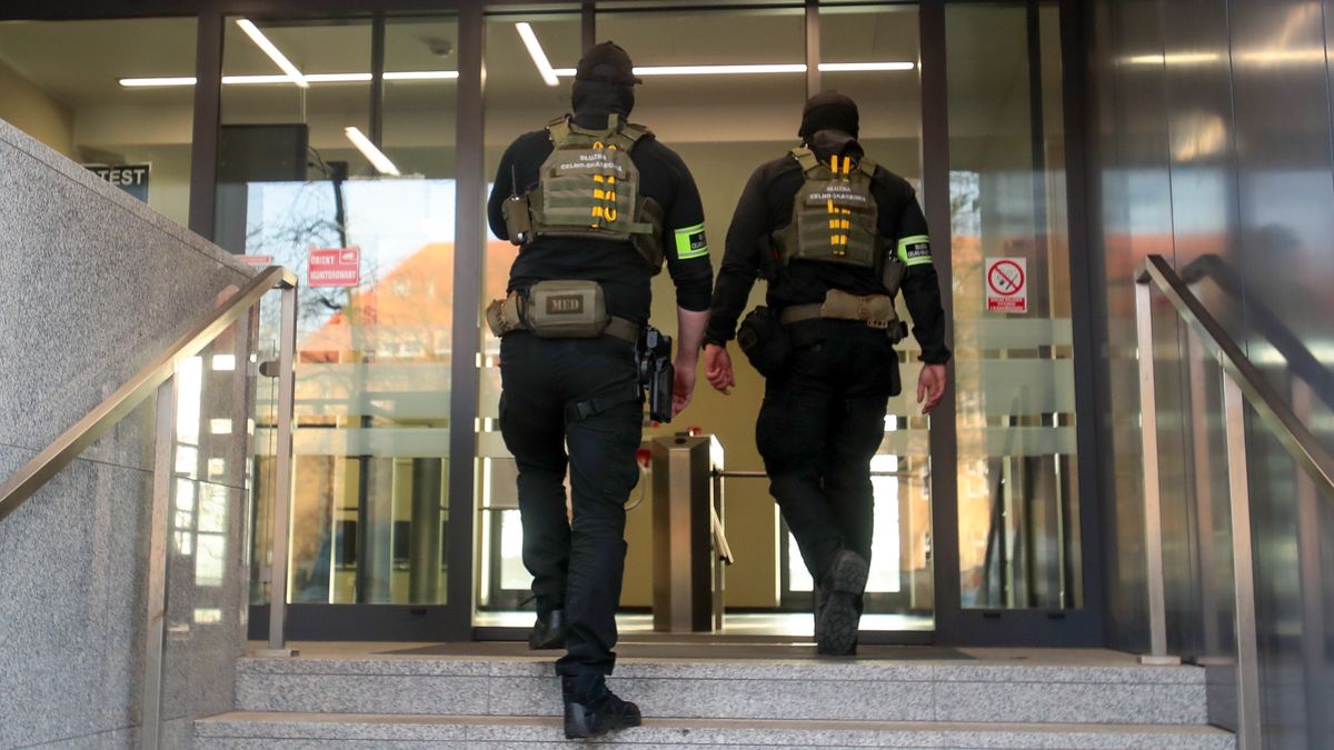 doprowadzenie
Marcin Bielecki
gra losowa, gry losowe, internetowa, intrnet, zatrzymanie, funkcjonariusz celno-skarbowy, funkcjonariusze, s�u�ba celno-skarbowa