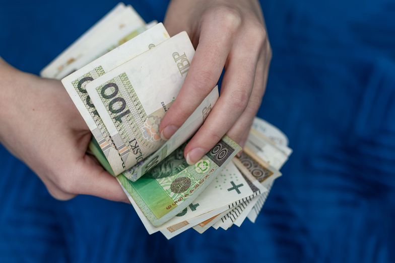 5 tys. zł co miesiąc. Oto ile trzeba dziś zarabiać, by taką emeryturę