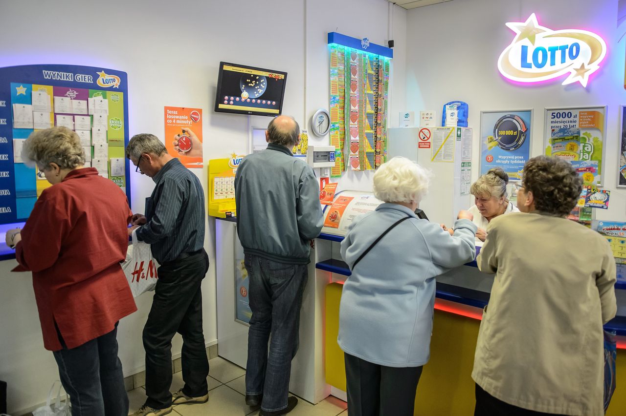 Trafił jako jedyny szóstkę w Lotto. Nagrodą podzieli się ze skarbówką