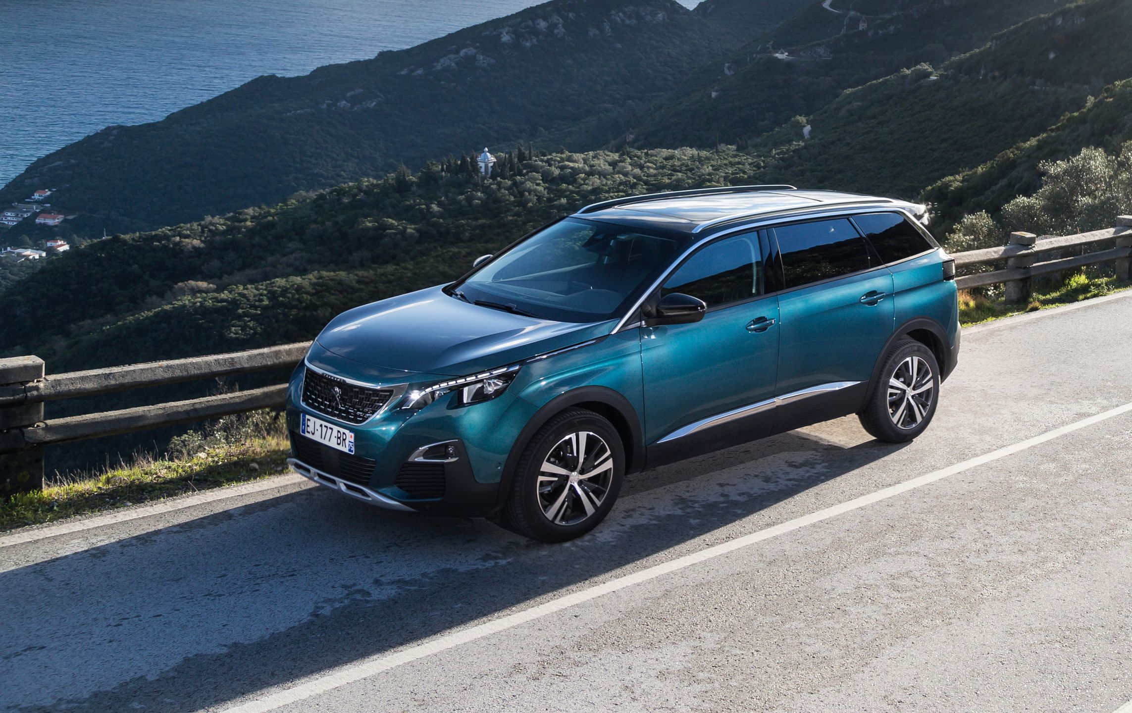 O takiej specyfikacji Peugeota 5008 za 100 tys. zł można pomarzyć. Zostaje tylko podstawowa wersja