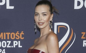 Kubicka pozowała w prześwitującym gorsecie. Marynarka to wisienka na torcie