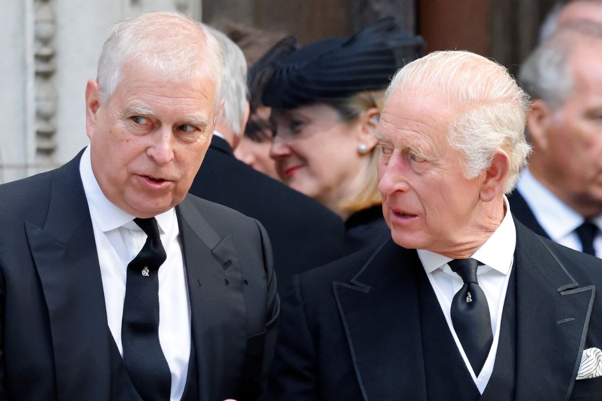 Król Karol III odwiedził Sandringham. Tam mieszka Andrzej Windsor