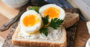 Idealne jajka w kilka minut. Nie potrzebujesz garnka ani stopera