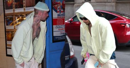 Justin Bieber w rozchełstanej stylówce przemierza nowojorskie ulice, nie zważając na przymrozki