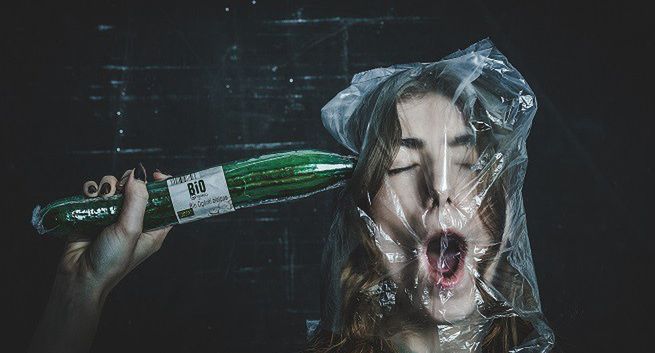 Absurd foliowania warzyw i owoców w akcji #NoBeautyInPlastic