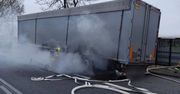 Groźny incydent na DK10. Ciężarówka stanęła w płomieniach