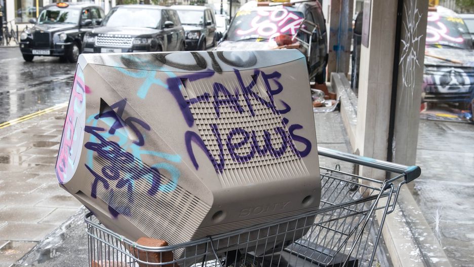 Wiara w fake newsy. Czy zależy od poglądów politycznych?