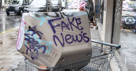 Konserwatyści wierzą w fake newsy? Są wyniki badań z USA